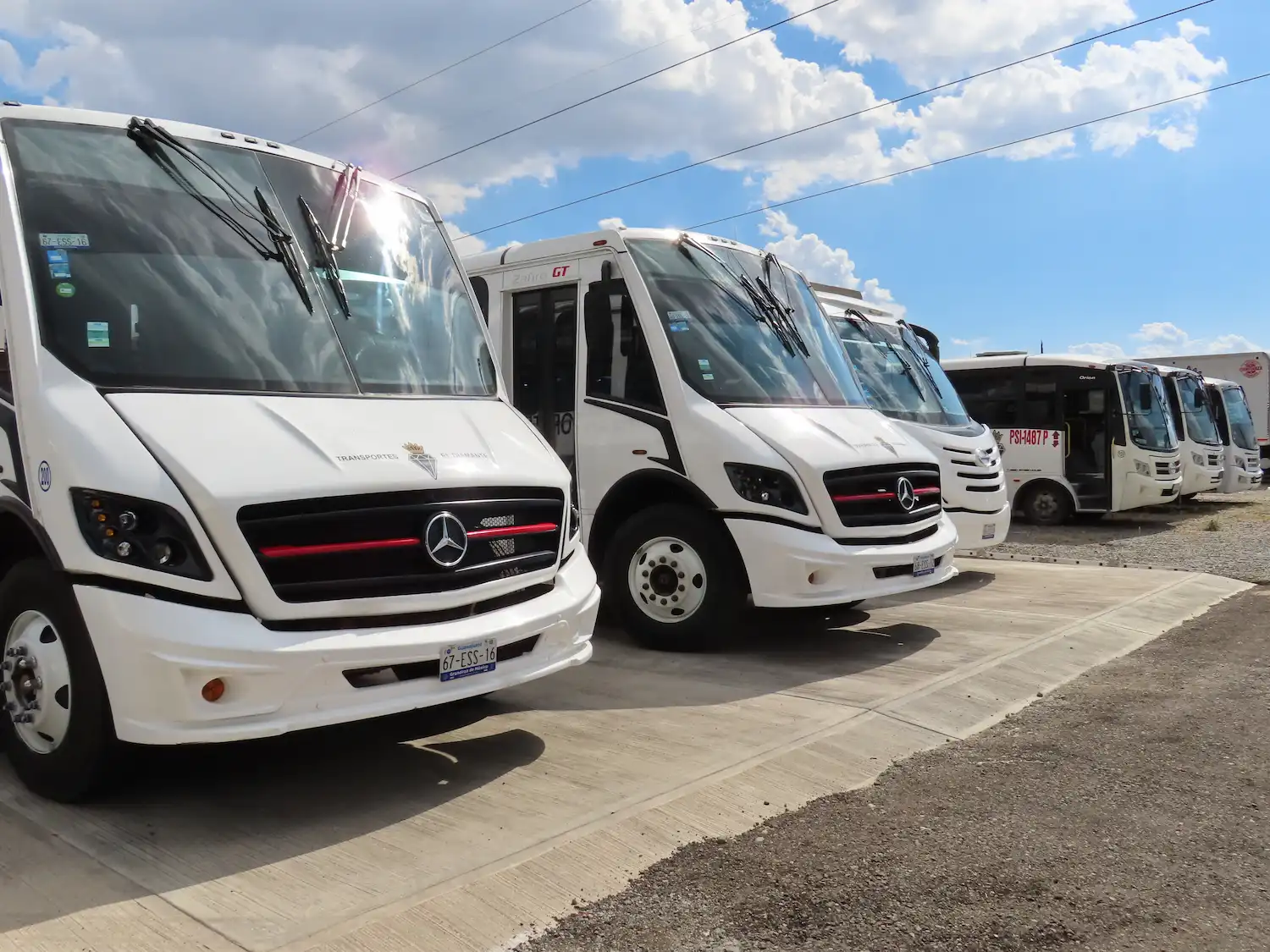 Camión Mercedes de pasajeros — Transportes El Diamante